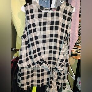 Chic Black and Cream Plaid Top w/ Tie In Front Design By Vince Camuto Women's 2x